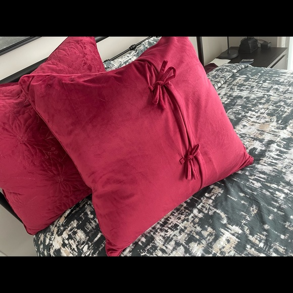 SET of 2 big pillows - Picture 2 of 3